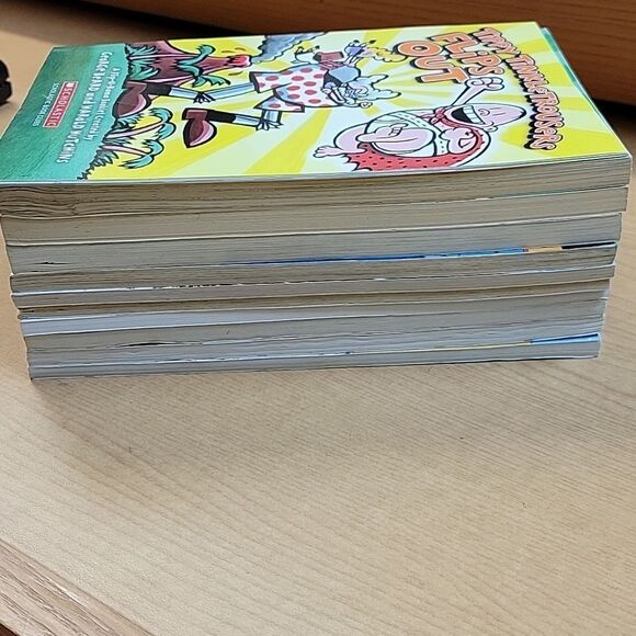 11 Scholastic Books, Captain Underpants, Ready Freddy, Tge Bailey School Kids - Picture 15 of 15
